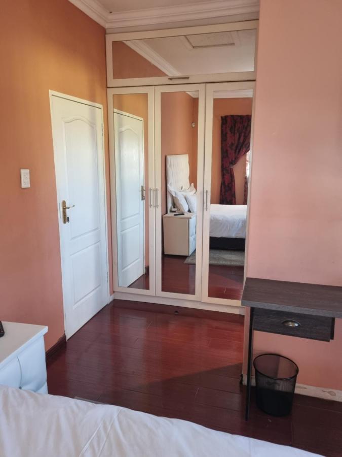 Appartement Lalela House à Johannesbourg Extérieur photo